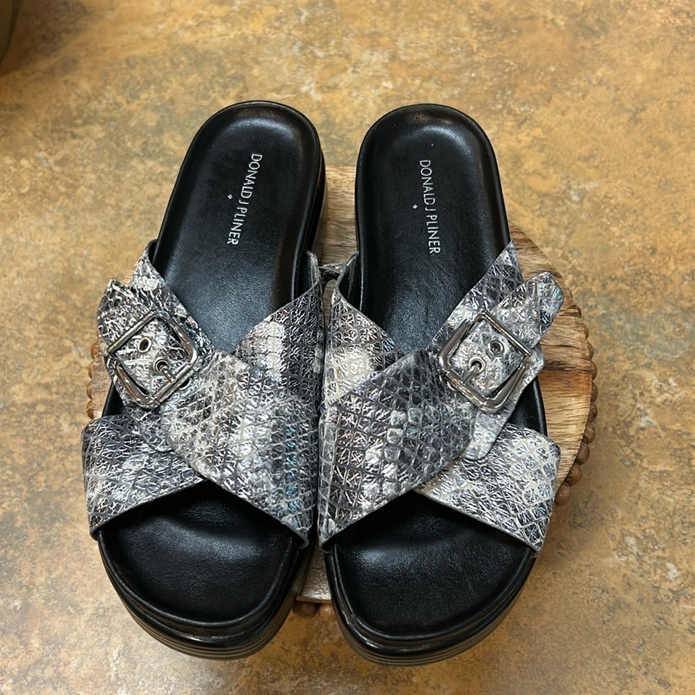 Donald J. Pliner Silver Snakeskin-Effect Crisscross Buckle Sandals